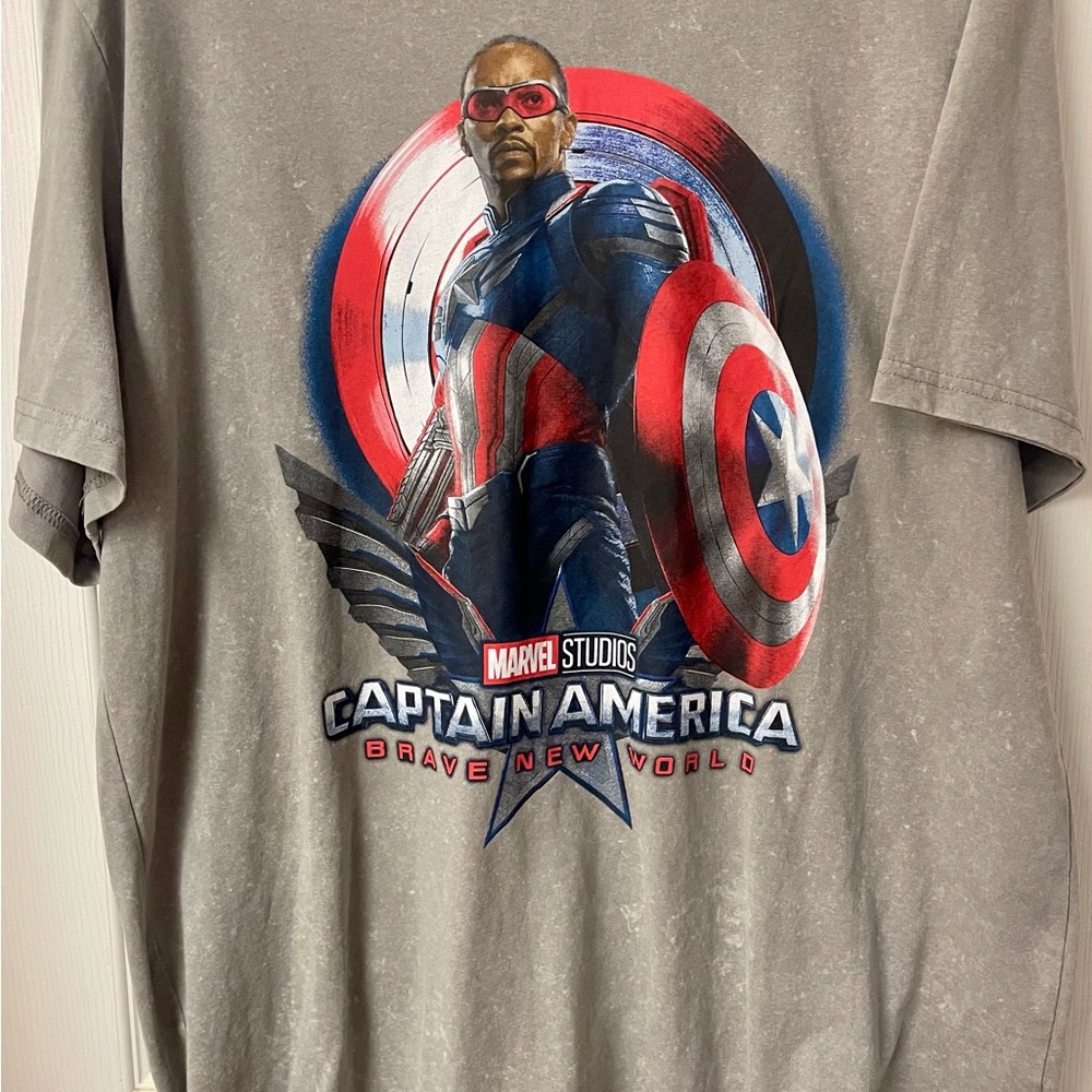 Marvel Captain America Gray Short Sleeve Tee